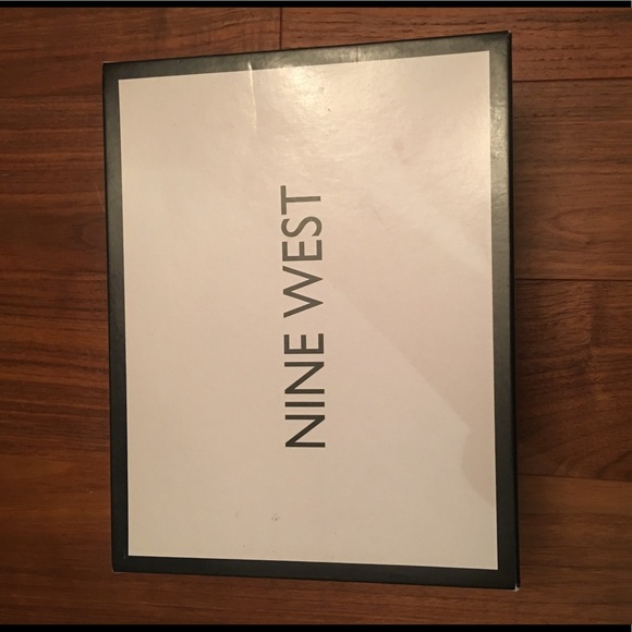 New nine west high heel - Size 7 - Picture 4 of 5